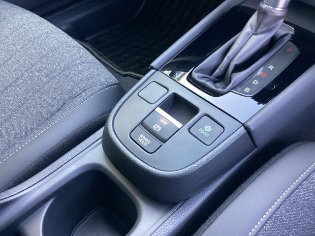 �T�C�h�u���[�L�́A�d�q����p�[�L���O�u���[�L�ɂȂ��Ă��܂��A�I�[�g�u���[�L�z�[���h�@�\�����ڂ���Ă��܂�