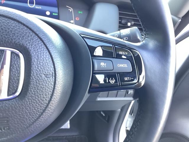 �z���_�Z���V���O�̑��암�́A�X�e�A�����O�̉E���ɔz�u����Ă��܂�