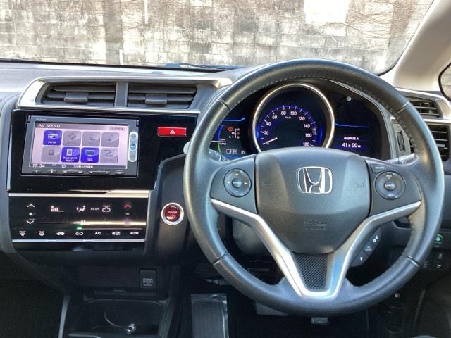 フィットハイブリッド Lパッケージ あんしんパッケージ/プライムスムースインテリア ドライブレコーダー付 横滑防止 カーテンエアバック DVD視聴 ECOモード ワンセグ 助手席エアバック クルーズコントロール エアコン エアバック(3枚目)