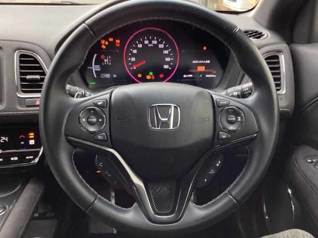 �g���������Z���V���O���ڃ~���g���[�_�[�ƒP��J�����ŁA�N���}�̑O���̏󋵂�F���B�u���[�L��X�e�A�����O�̐���Z�p�Ƌ������A���S�E���K�ȉ^�]�⎖�̉�����x�������̃V�X�e���ł�