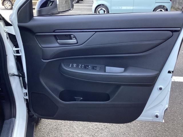 WR-V Z+ HondaCONNECTforGathers+ナビ装着用スペシャルパッケージ スマ-トキ- ワンオ-ナ- 前後障害物センサー USB VSA フルセグ フルオートエアコン サイドエアバッグ リアカメラ(37枚目)