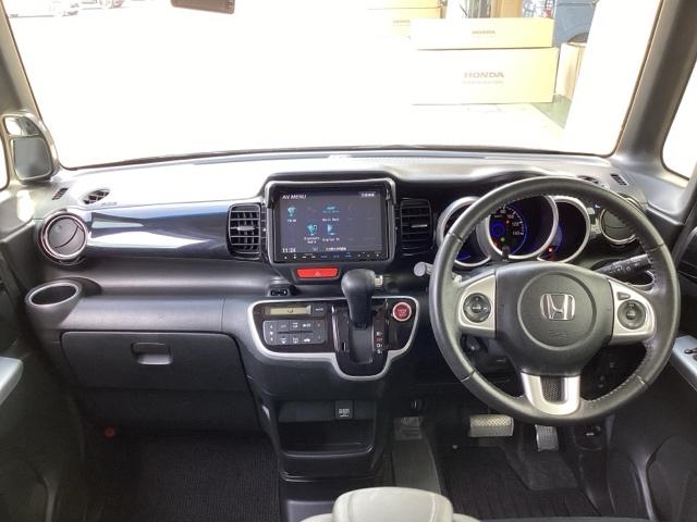 Ｎ－ＢＯＸカスタム Ｇ・ターボＬパッケージ　メモリーナビ／ＨＩＤヘッドライト　ＥＣＯＮモード　Ｒカメ　ターボモデル　プッシュスタートスマートキー　ナビＴＶ　横滑り防止　地デジ　キーレス　ＡＣ　イモビ　オートクルーズ　運転席エアバッグ　ＰＷ　ＰＳ（2枚目）