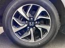 スチールホイールには、ホイールトリム（ホイールカバー）が付いています。