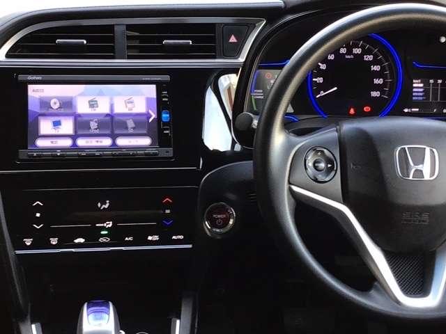 ハイブリッド 純正メモリーナビ LEDライト リヤカメラ イモビ パワーステアリング 横滑防止 WエアB フルオートエアコン リヤカメラ 運転席エアバック メモリナビ パワーウィンドウ ABS DVD再生可能(3枚目)