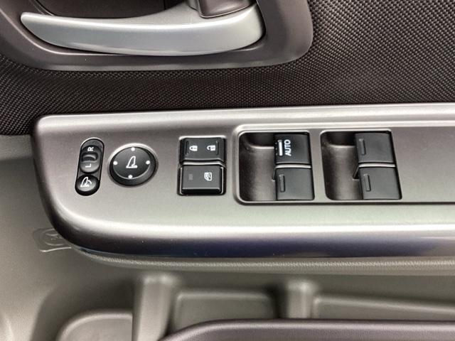 フリードハイブリッド ハイブリッド・Ｇホンダセンシング　純正メモリーナビＬＥＤライト　運転席エアバッグ　ダブルエアバック　追突被害軽減ブレーキ　横滑り防止システム　リヤカメラ　地デジ　スマートキープッシュスタート　ドライブレコー　ＡＢＳ　パワーウインドウ（29枚目）