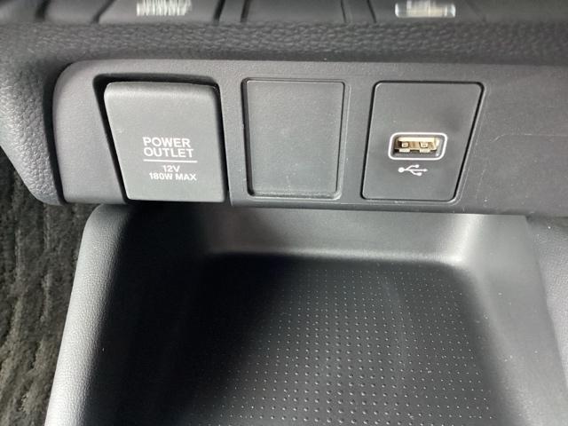 フィット ホーム　純正メモリーナビリヤカメラ　前後誤発進抑制　Ｒカメラ　イモビ　ＬＥＤヘッドライト　ドラレコ　スマートキー　オートエアコン　ＵＳＢ　クルコン　前後障害物センサー　フルセグ　アイドリングストップ　パワステ（24枚目）