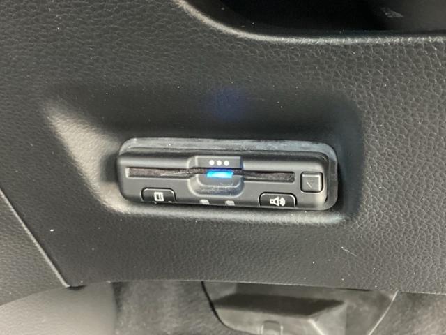 フィット ｅ：ＨＥＶクロスター　ＨｏｎｄａＣＯＮＮＥＣＴｆｏｒＧａｔｈｅｒｓ＋ナビ装着用スペシャルパッケージ　フルオートエアコン　整備記録簿　前後センサー　ＬＥＤランプ　エアバッグ　サイドエアバック　地デジ　ＶＳＡ　ＥＴＣ　パワステ（13枚目）
