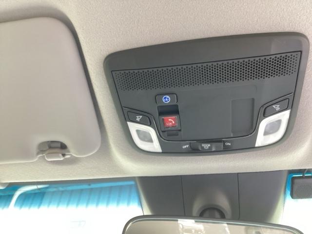 フィット ｅ：ＨＥＶクロスター　ＨｏｎｄａＣＯＮＮＥＣＴｆｏｒＧａｔｈｅｒｓ＋ナビ装着用スペシャルパッケージ　フルオートエアコン　整備記録簿　前後センサー　ＬＥＤランプ　エアバッグ　サイドエアバック　地デジ　ＶＳＡ　ＥＴＣ　パワステ（30枚目）