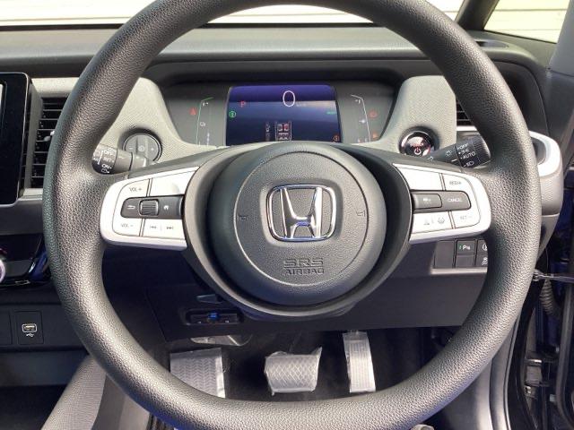 フィット ｅ：ＨＥＶクロスター　ＨｏｎｄａＣＯＮＮＥＣＴｆｏｒＧａｔｈｅｒｓ＋ナビ装着用スペシャルパッケージ　フルオートエアコン　整備記録簿　前後センサー　ＬＥＤランプ　エアバッグ　サイドエアバック　地デジ　ＶＳＡ　ＥＴＣ　パワステ（32枚目）
