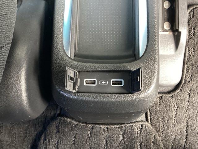 フィット ｅ：ＨＥＶクロスター　ＨｏｎｄａＣＯＮＮＥＣＴｆｏｒＧａｔｈｅｒｓ＋ナビ装着用スペシャルパッケージ　フルオートエアコン　整備記録簿　前後センサー　ＬＥＤランプ　エアバッグ　サイドエアバック　地デジ　ＶＳＡ　ＥＴＣ　パワステ（44枚目）