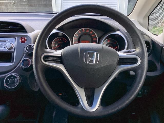 フィット Ｇスマートセレクション　ＦパッケージＨｏｎｄａスマートキーシステム　エアバック　Ｗエアーバック　記録簿　イモビライザー　パワーウィンドウ　ＡＢＳ　パワステ　ＥＴＣ　エアコン　キーレス　スマートキープッシュスタート（13枚目）