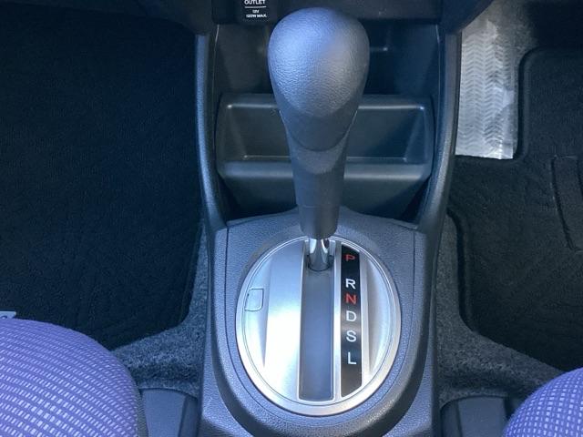 フィット Ｇスマートセレクション　ＦパッケージＨｏｎｄａスマートキーシステム　エアバック　Ｗエアーバック　記録簿　イモビライザー　パワーウィンドウ　ＡＢＳ　パワステ　ＥＴＣ　エアコン　キーレス　スマートキープッシュスタート（14枚目）