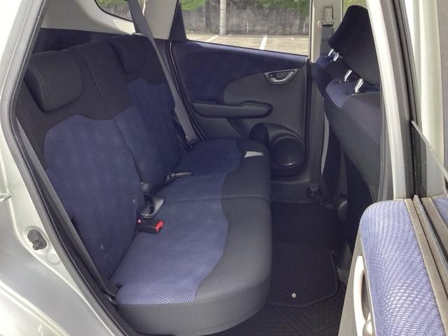 フィット Ｇスマートセレクション　ＦパッケージＨｏｎｄａスマートキーシステム　エアバック　Ｗエアーバック　記録簿　イモビライザー　パワーウィンドウ　ＡＢＳ　パワステ　ＥＴＣ　エアコン　キーレス　スマートキープッシュスタート（18枚目）