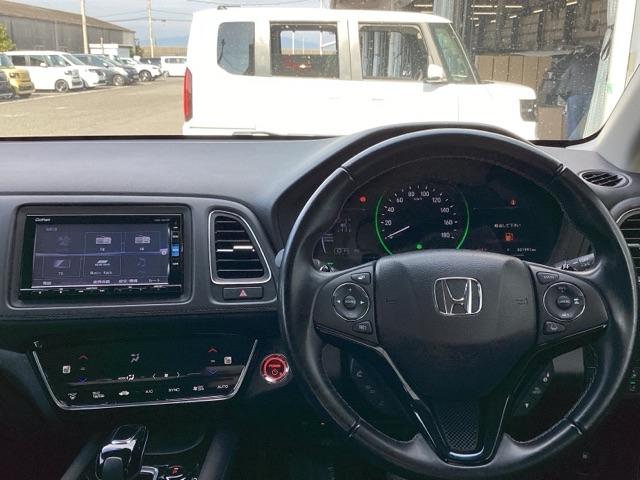 ヴェゼル ハイブリッドＺ・ホンダセンシング　ＥＴＣ／純正ナビ／バックモニター／ホンダセンシング　ＤＶＤ再生機能　整備記録簿　横滑り防止システム　バックアイカメラ　盗難防止装置　フルセ　シートヒーター付　スマ－トキ－　ＥＣＯモード　パワーウィンド（3枚目）