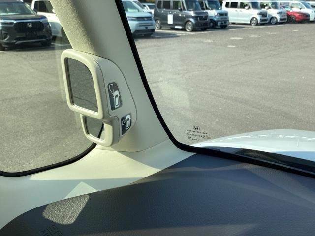 N-BOX G HondaSENSING 前後ソナー エアバック ナビTV 横滑防止装置 フルセグTV リアカメラ DVD LEDヘッドライト スマートキー ベンチシ-ト オートエアコン 整備記録簿 パワーウィンドウ(39枚目)