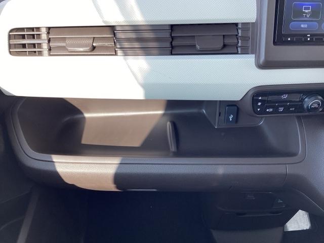 N-BOX G HondaSENSING 前後ソナー エアバック ナビTV 横滑防止装置 フルセグTV リアカメラ DVD LEDヘッドライト スマートキー ベンチシ-ト オートエアコン 整備記録簿 パワーウィンドウ(40枚目)