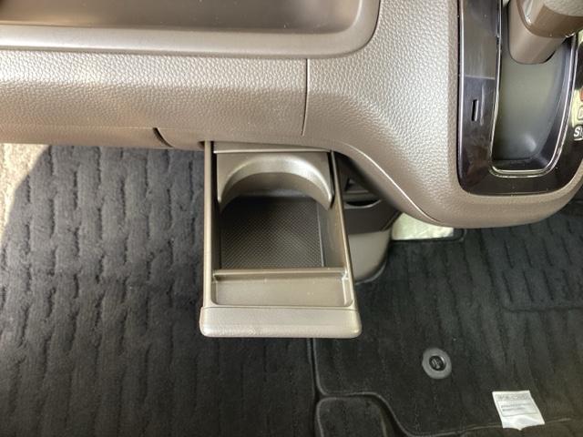 N-BOX G HondaSENSING 前後ソナー エアバック ナビTV 横滑防止装置 フルセグTV リアカメラ DVD LEDヘッドライト スマートキー ベンチシ-ト オートエアコン 整備記録簿 パワーウィンドウ(42枚目)