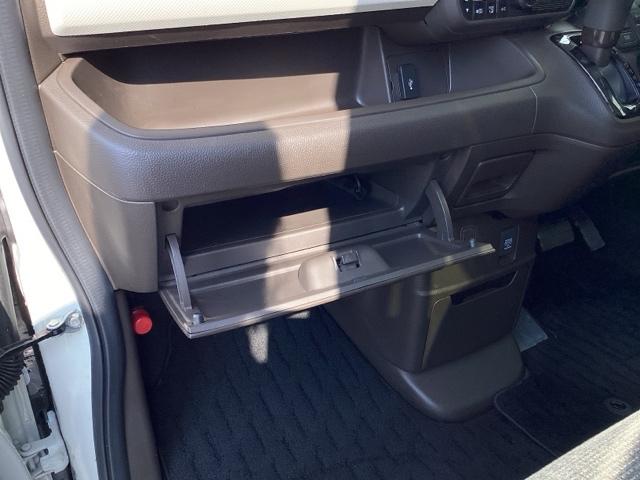 N-BOX G HondaSENSING 前後ソナー エアバック ナビTV 横滑防止装置 フルセグTV リアカメラ DVD LEDヘッドライト スマートキー ベンチシ-ト オートエアコン 整備記録簿 パワーウィンドウ(43枚目)