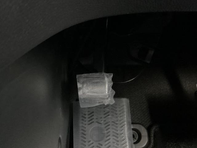 �p�[�L���O�u���[�L�̓t�b�g���Ȃ̂ŉ^�]�ȂƏ���Ȃ̊Ԃ͂�������A�ړ����y�X�ł��B�����Ǝ肪�͂��ʒu�ɂ`�s�Z���N�g���o�[��G�A�R���X�C�b�`�Ȃǂ����葀�쐫�ɗD��Ă��܂�