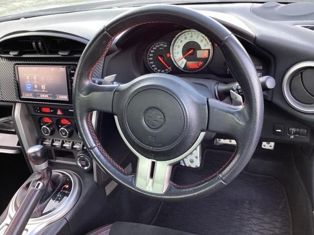 ８６ ＧＴ　メモリーナビ／ＭＴモード付　キーフリ　盗難防止　地デジ　スマートキ－　ＶＳＡ　オートエアコン　サイドＳＲＳ　助手席エアバッグ　ＬＥＤヘッドライト　パワーウィンドウ　運転席エアバッグ　ＡＢＳ　ナビ・ＴＶ（3枚目）