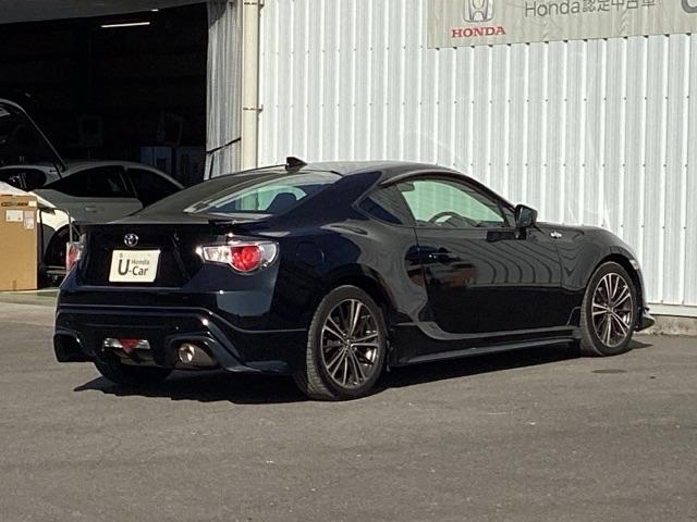 ８６ ＧＴ　メモリーナビ／ＭＴモード付　キーフリ　盗難防止　地デジ　スマートキ－　ＶＳＡ　オートエアコン　サイドＳＲＳ　助手席エアバッグ　ＬＥＤヘッドライト　パワーウィンドウ　運転席エアバッグ　ＡＢＳ　ナビ・ＴＶ（8枚目）