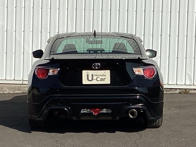 ８６ ＧＴ　メモリーナビ／ＭＴモード付　キーフリ　盗難防止　地デジ　スマートキ－　ＶＳＡ　オートエアコン　サイドＳＲＳ　助手席エアバッグ　ＬＥＤヘッドライト　パワーウィンドウ　運転席エアバッグ　ＡＢＳ　ナビ・ＴＶ（9枚目）
