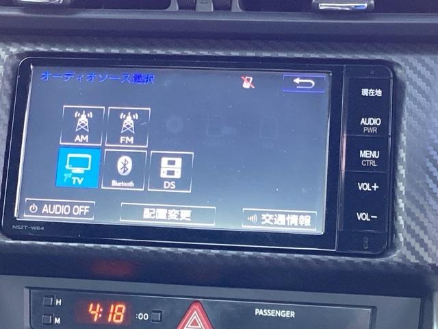 ８６ ＧＴ　メモリーナビ／ＭＴモード付　キーフリ　盗難防止　地デジ　スマートキ－　ＶＳＡ　オートエアコン　サイドＳＲＳ　助手席エアバッグ　ＬＥＤヘッドライト　パワーウィンドウ　運転席エアバッグ　ＡＢＳ　ナビ・ＴＶ（11枚目）