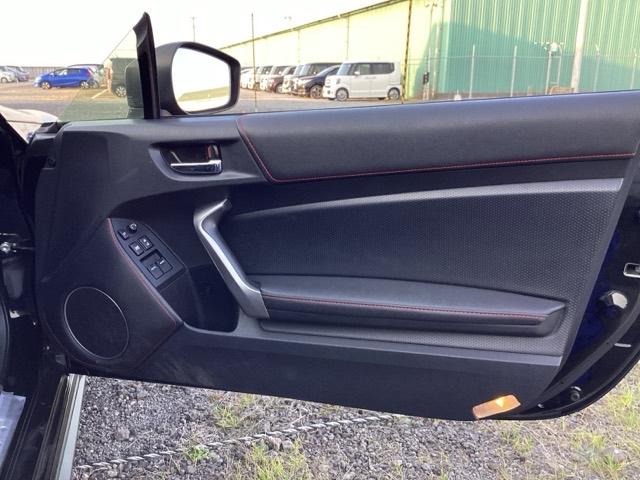 ８６ ＧＴ　メモリーナビ／ＭＴモード付　キーフリ　盗難防止　地デジ　スマートキ－　ＶＳＡ　オートエアコン　サイドＳＲＳ　助手席エアバッグ　ＬＥＤヘッドライト　パワーウィンドウ　運転席エアバッグ　ＡＢＳ　ナビ・ＴＶ（33枚目）