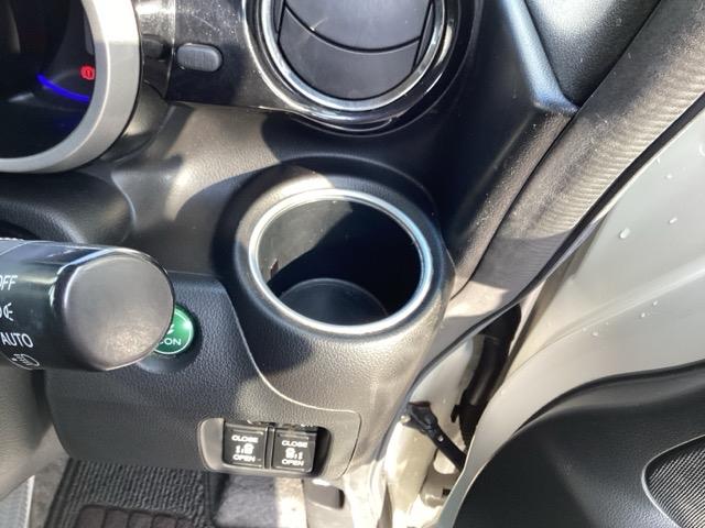 N-BOXカスタム G・ターボLパッケージ ナビ装着用スペシャルパッケージ LEDヘッド AAC 横滑り防止機能 リアカメラ 1セグTV オートクルーズ ETC付き キーレスエントリー 運転席エアバッグ パワステ イモビ PW ECOモード(29枚目)