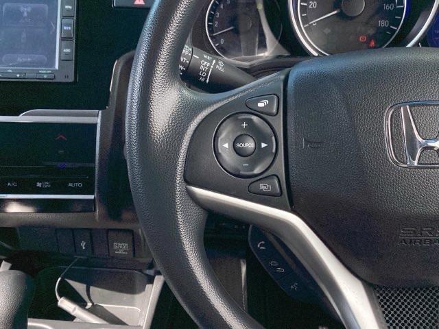 フィット １３Ｇ・Ｆ　メモリーナビ／フルオート・エアーコンディショナー（プラズマクラスター技術搭載）　Ｂカメラ　セキュリティーアラーム　両席エアバック　ＥＴＣ車載器　横滑り防止装置付　キーフリーシステム　ＵＳＢ　記録簿（26枚目）