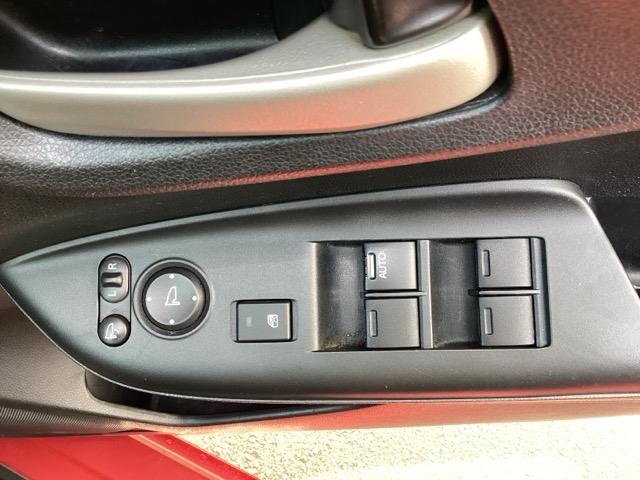 フィット １３Ｇ・Ｆ　メモリーナビ／フルオート・エアーコンディショナー（プラズマクラスター技術搭載）　Ｂカメラ　セキュリティーアラーム　両席エアバック　ＥＴＣ車載器　横滑り防止装置付　キーフリーシステム　ＵＳＢ　記録簿（32枚目）