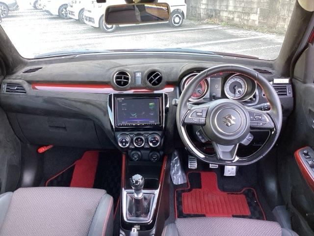 �t�����g�K���X���傫���A���C�h�Ȏ��E�ŉ^�]�����₷���Ȃ�悤�ɐݒ肳��Ă��܂��B