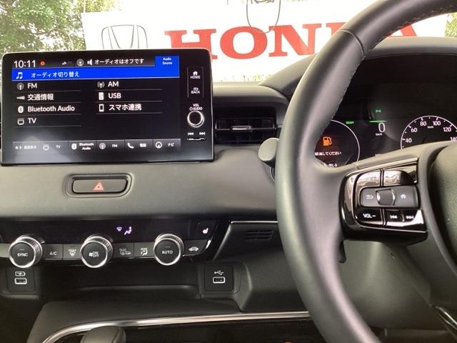 ヴェゼル e:HEVZ ドラレコ ナビ Rカメラ ブルートゥース Sヒータ 地デジフルセグTV 定期点検記録簿 電動テールゲート サイドエアバッグ 後カメラ 前後障害物センサー 横滑防止装置 エアコン LEDヘットライト(3枚目)