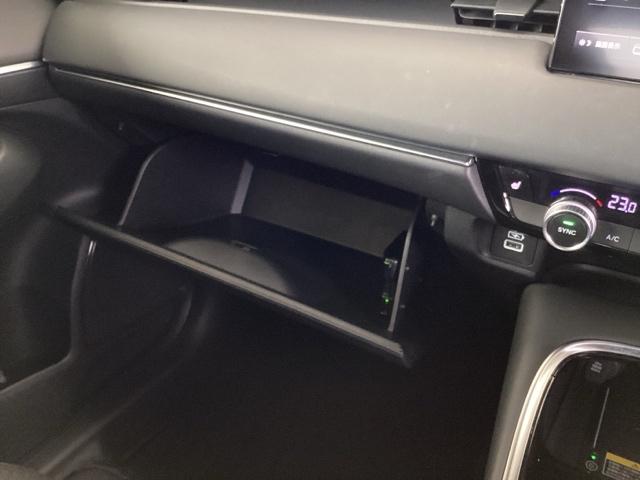 ヴェゼル e:HEVZ ドラレコ ナビ Rカメラ ブルートゥース Sヒータ 地デジフルセグTV 定期点検記録簿 電動テールゲート サイドエアバッグ 後カメラ 前後障害物センサー 横滑防止装置 エアコン LEDヘットライト(49枚目)