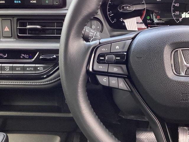 �X�e�A�����O�̍����ɂ́A�I�[�f�B�I�̃X�C�b�`���t���Ă��܂�