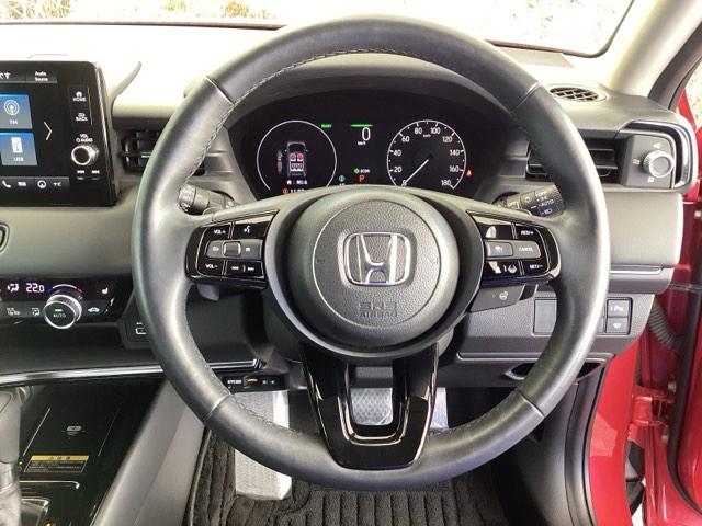 ヴェゼル ｅ：ＨＥＶＺ　メモリーナビ　ドラレコ　ＥＴＣ　リアカメラ　スマートキー＆プッシュスタート　サイドＳＲＳ　オートテールゲート　イモビ　地デジ　Ｂカメ　キーレスエントリー　Ｃソナー　ＵＳＢポート　ＰＳ　ＬＥＤライト（3枚目）