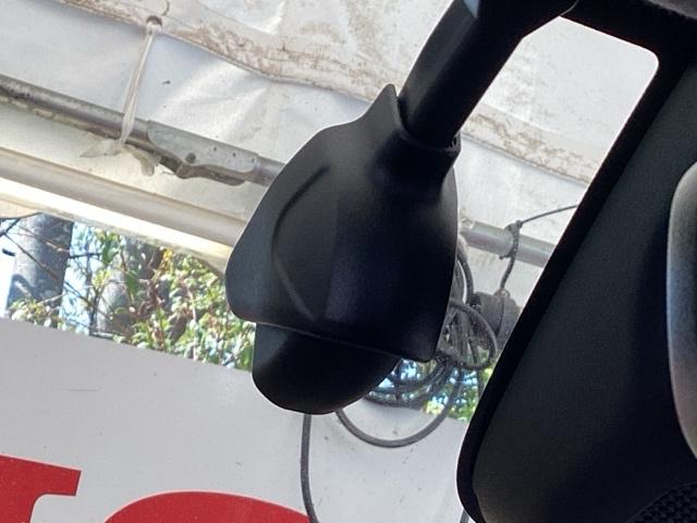 ヴェゼル ｅ：ＨＥＶＺ　メモリーナビ　ドラレコ　ＥＴＣ　リアカメラ　スマートキー＆プッシュスタート　サイドＳＲＳ　オートテールゲート　イモビ　地デジ　Ｂカメ　キーレスエントリー　Ｃソナー　ＵＳＢポート　ＰＳ　ＬＥＤライト（50枚目）