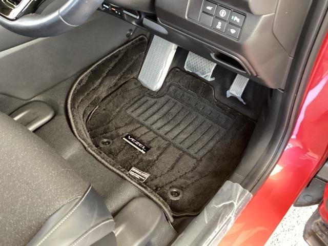 ヴェゼル ｅ：ＨＥＶＺ　メモリーナビ　ドラレコ　ＥＴＣ　リアカメラ　スマートキー＆プッシュスタート　サイドＳＲＳ　オートテールゲート　イモビ　地デジ　Ｂカメ　キーレスエントリー　Ｃソナー　ＵＳＢポート　ＰＳ　ＬＥＤライト（53枚目）