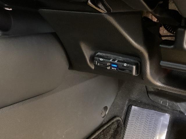 ヴェゼル ｅ：ＨＥＶＺ　純正ナビ　フルセグ　リアカメラ　スマートキー＆プッシュスタート　サイドＳＲＳ　オートテールゲート　イモビ　地デジ　Ｂカメ　キーレスエントリー　ＵＳＢポート　ＰＳ　ＬＥＤライト　シートヒータ　ＡＡＣ（17枚目）