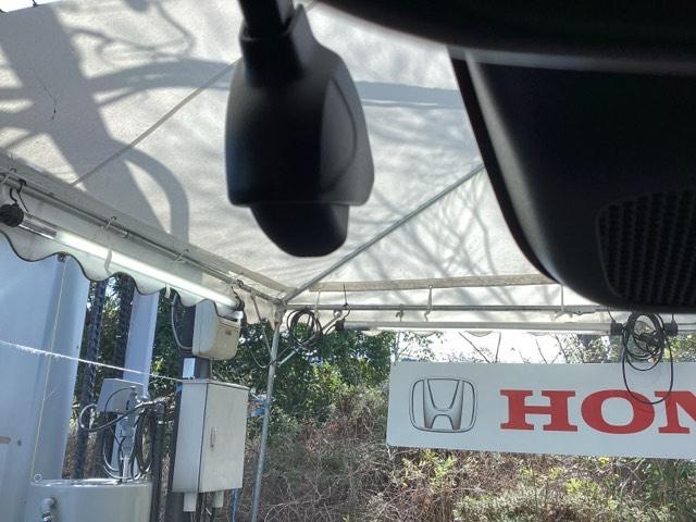 ヴェゼル ｅ：ＨＥＶＺ　純正ナビ　フルセグ　リアカメラ　スマートキー＆プッシュスタート　サイドＳＲＳ　オートテールゲート　イモビ　地デジ　Ｂカメ　キーレスエントリー　ＵＳＢポート　ＰＳ　ＬＥＤライト　シートヒータ　ＡＡＣ（23枚目）