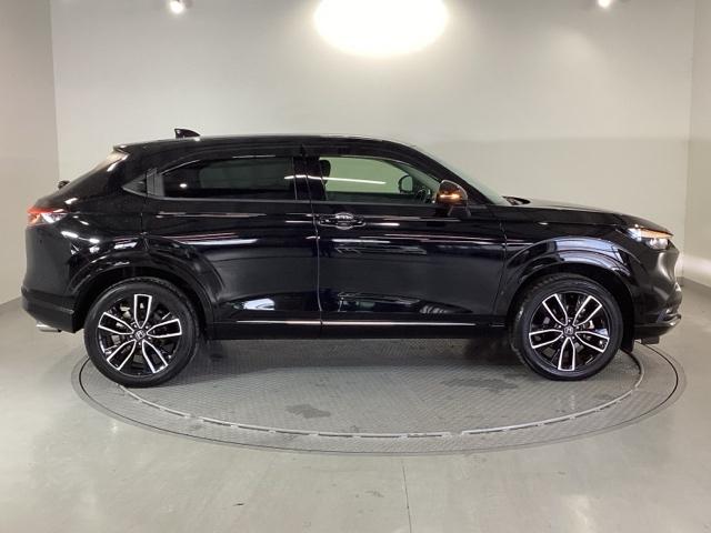 ヴェゼル ｅ：ＨＥＶＺ　純正ナビ　フルセグ　リアカメラ　スマートキー＆プッシュスタート　サイドＳＲＳ　オートテールゲート　イモビ　地デジ　Ｂカメ　キーレスエントリー　ＵＳＢポート　ＰＳ　ＬＥＤライト　シートヒータ　ＡＡＣ（32枚目）