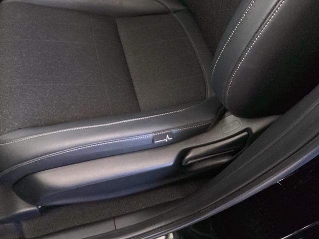 ヴェゼル ｅ：ＨＥＶＺ　純正ナビ　フルセグ　リアカメラ　スマートキー＆プッシュスタート　サイドＳＲＳ　オートテールゲート　イモビ　地デジ　Ｂカメ　キーレスエントリー　ＵＳＢポート　ＰＳ　ＬＥＤライト　シートヒータ　ＡＡＣ（41枚目）