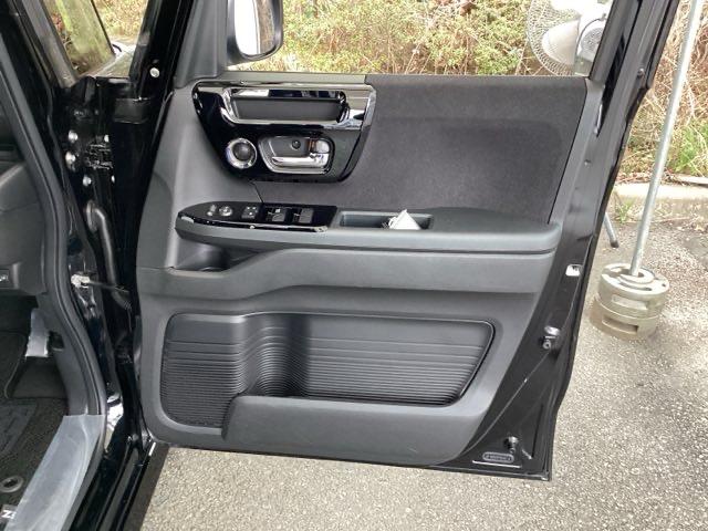 Ｎ－ＢＯＸカスタム Ｌ　純正メモリーナビ　ドラレコ　リアカメラ　スマートキーシステム　ヒーター　リヤカメラ　サイドカーテンエアバック　記録簿　ナビ＆ＴＶ　ＵＳＢポート　ＬＥＤ　キーフリー　両側スライド片側電動ドア　ＤＶＤ（51枚目）