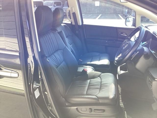 �g���������Z���V���O���ڃ~���g���[�_�[�ƒP��J�����ŁA�N���}�̑O���̏󋵂�F���B�u���[�L��X�e�A�����O�̐���Z�p�Ƌ������A���S�E���K�ȉ^�]�⎖�̉�����x�������̃V�X�e���ł�