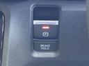 ベースグレード　純正メモリーナビＬＥＤライト　追突被害軽減ブレーキ　禁煙　オートクルーズ　シートヒータ　ＵＳＢ　ＥＴＣ車載器　セキュリティアラーム　ＡＡＣ　スマートキ－　パワステ　フリーキー　フルセグテレビ　ＥＳＣ（29枚目）