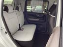 広々リアシートです。不要なときは収納しておけますよ。ラゲッジルームも広がります。