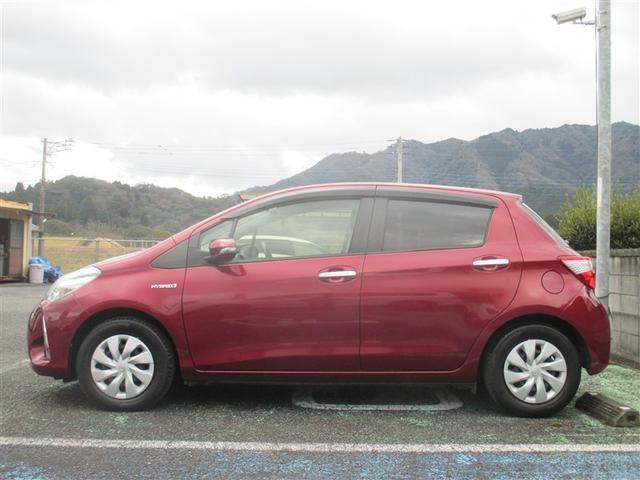 ヴィッツ ハイブリッドＦ　アミー　フルセグ　メモリーナビ　バックカメラ　衝突被害軽減システム　ＥＴＣ　ドラレコ　ワンオーナー　記録簿（3枚目）