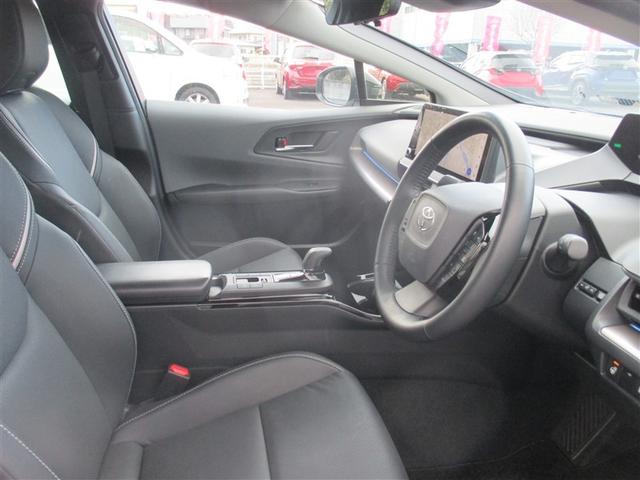 プリウス Ｚ　革シート　ミュージックプレイヤー接続可　バックカメラ　衝突被害軽減システム　ＥＴＣ　ＬＥＤヘッドランプ　ワンオーナー　記録簿（7枚目）