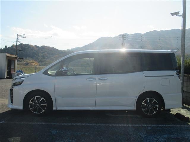 ヴォクシー ZS 煌II フルセグ メモリーナビ 後席モニター バックカメラ 衝突被害軽減システム ETC ドラレコ 両側電動スライド LEDヘッドランプ 乗車定員8人 3列シート ワンオーナー 記録簿(3枚目)