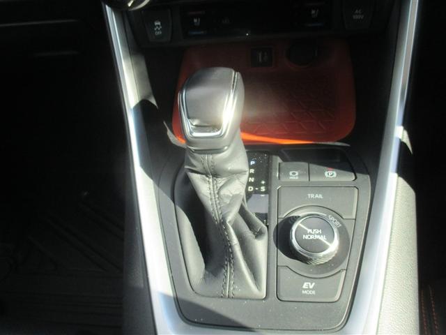 ＲＡＶ４ ハイブリッドアドベンチャー　サンルーフ　４ＷＤ　ミュージックプレイヤー接続可　バックカメラ　衝突被害軽減システム　ＥＴＣ　ＬＥＤヘッドランプ　ワンオーナー　記録簿（13枚目）